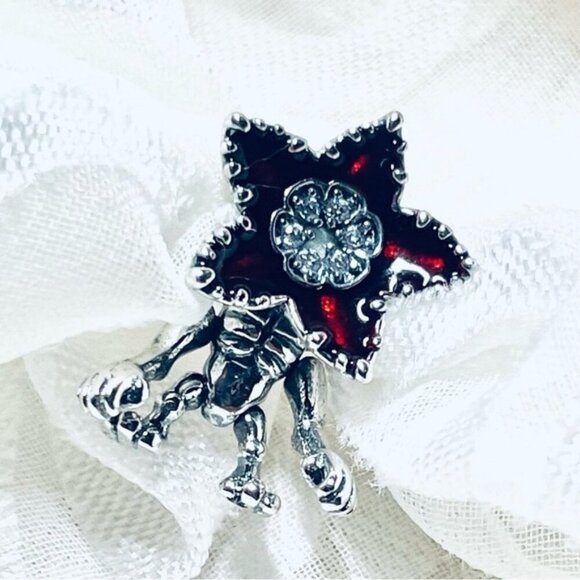👹 NWOT Stranger Things Moveable Demogorgon Charm ✨ - Picture 1 of 12